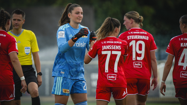 Sponsoring: Damenhygienemarke Bella stärkt Präsenz im Frauenfußball - Die Marke Bella ist ab der Saison 2026/27 als Rückensponsor auf den Trikots der Bundesliga-Frauen des 1. FC Union Berlin präsent - Quelle: Tzmo